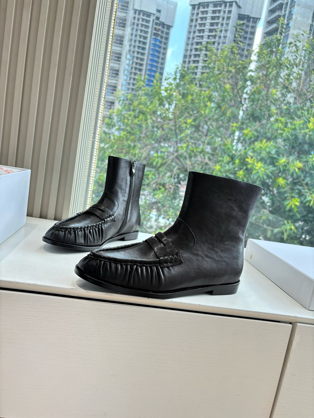 YSL 25S ANKLE FLAT BOOTS IN BLACK LAMBSKIN WITH SIDE ZIPPER