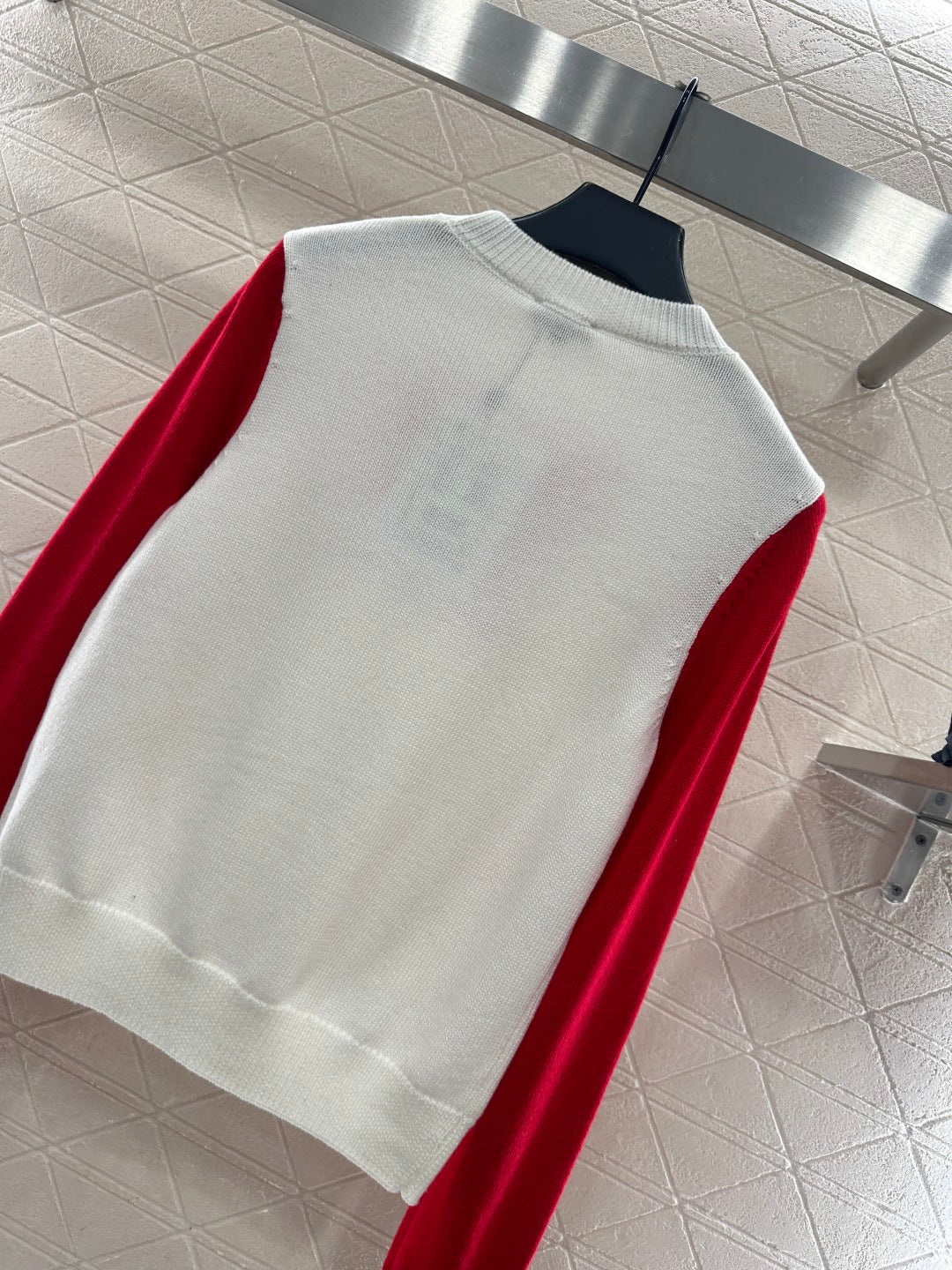 CHANEL 25S LONG-SLEEVE ROUND-NECK SWEATER 507