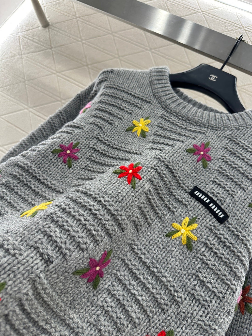 MIUMIU SWEATER STYLE 822