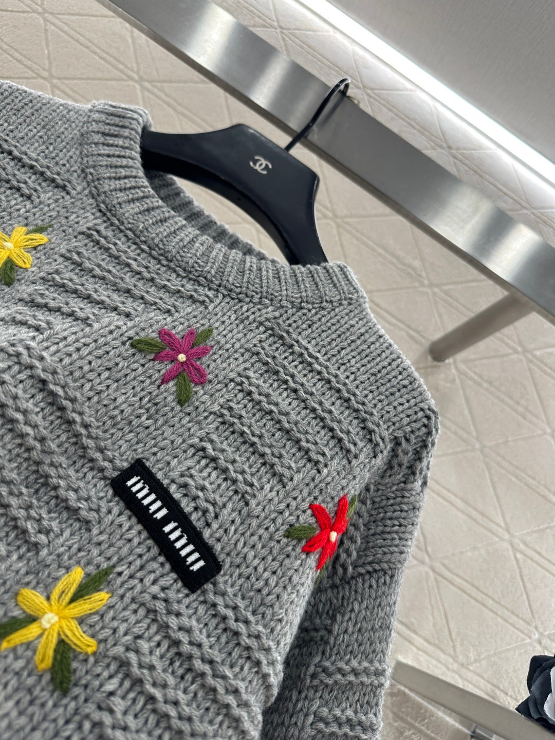 MIUMIU SWEATER STYLE 822