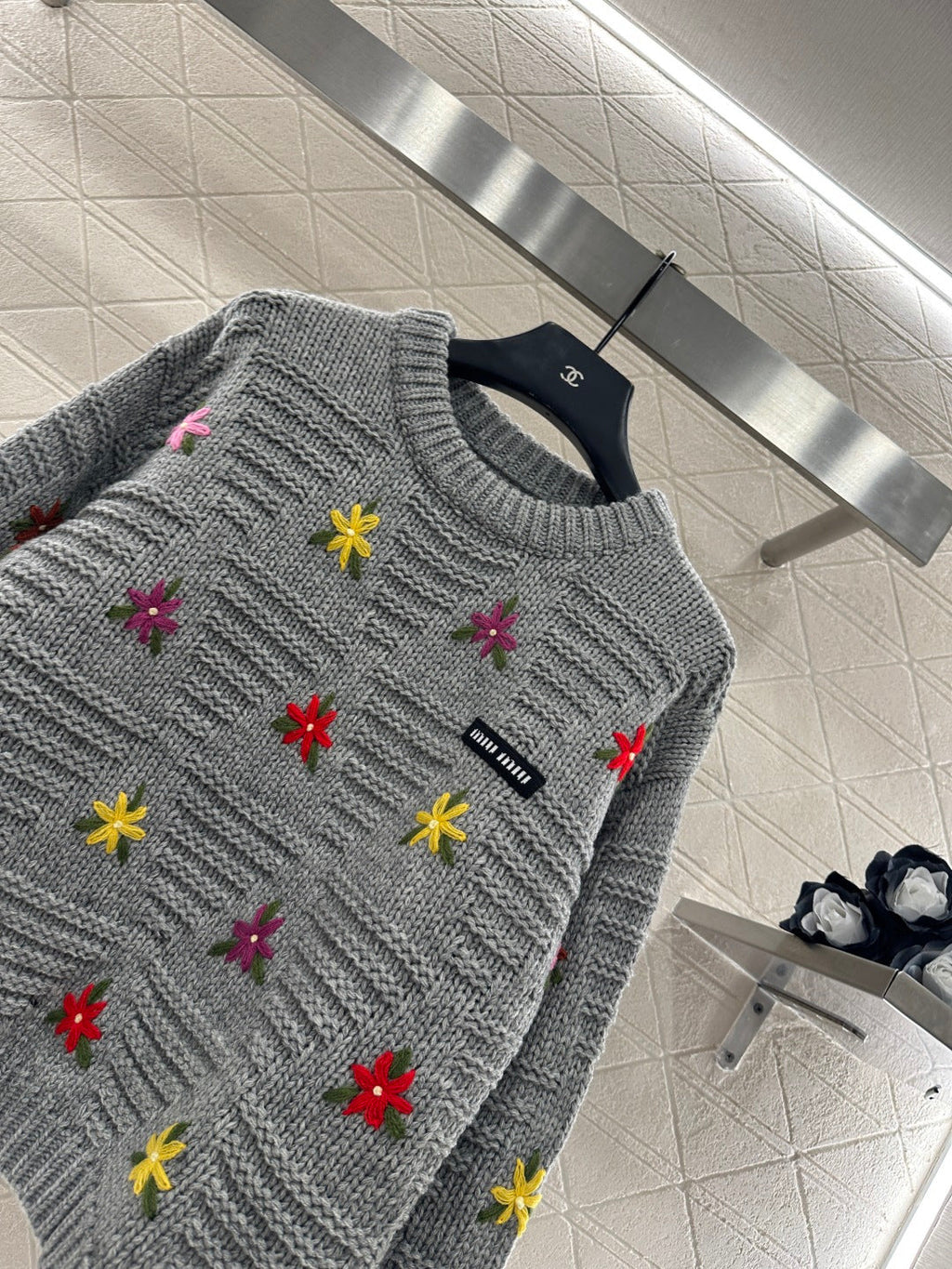 MIUMIU SWEATER STYLE 822