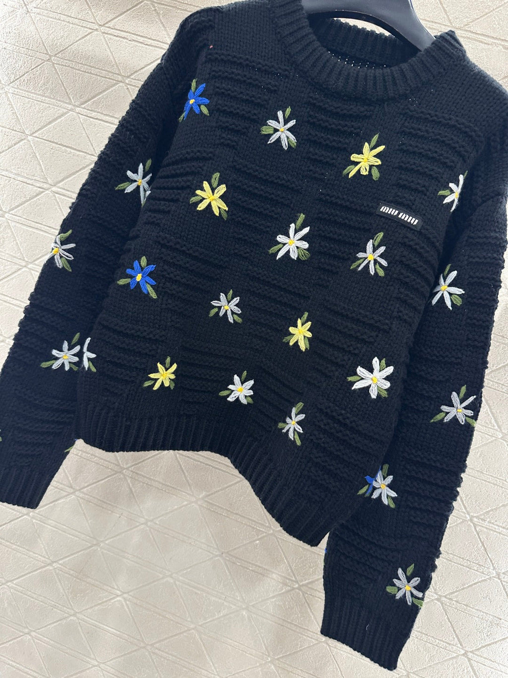 MIUMIU SWEATER STYLE 823