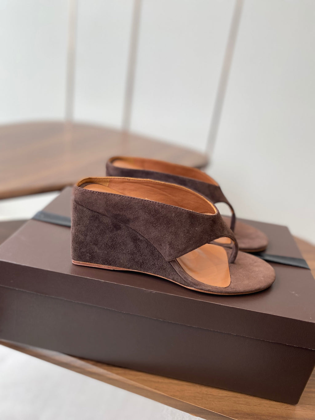 ALAIA WEDGE THONG SANDALS 25S IN BROWN SUEDE