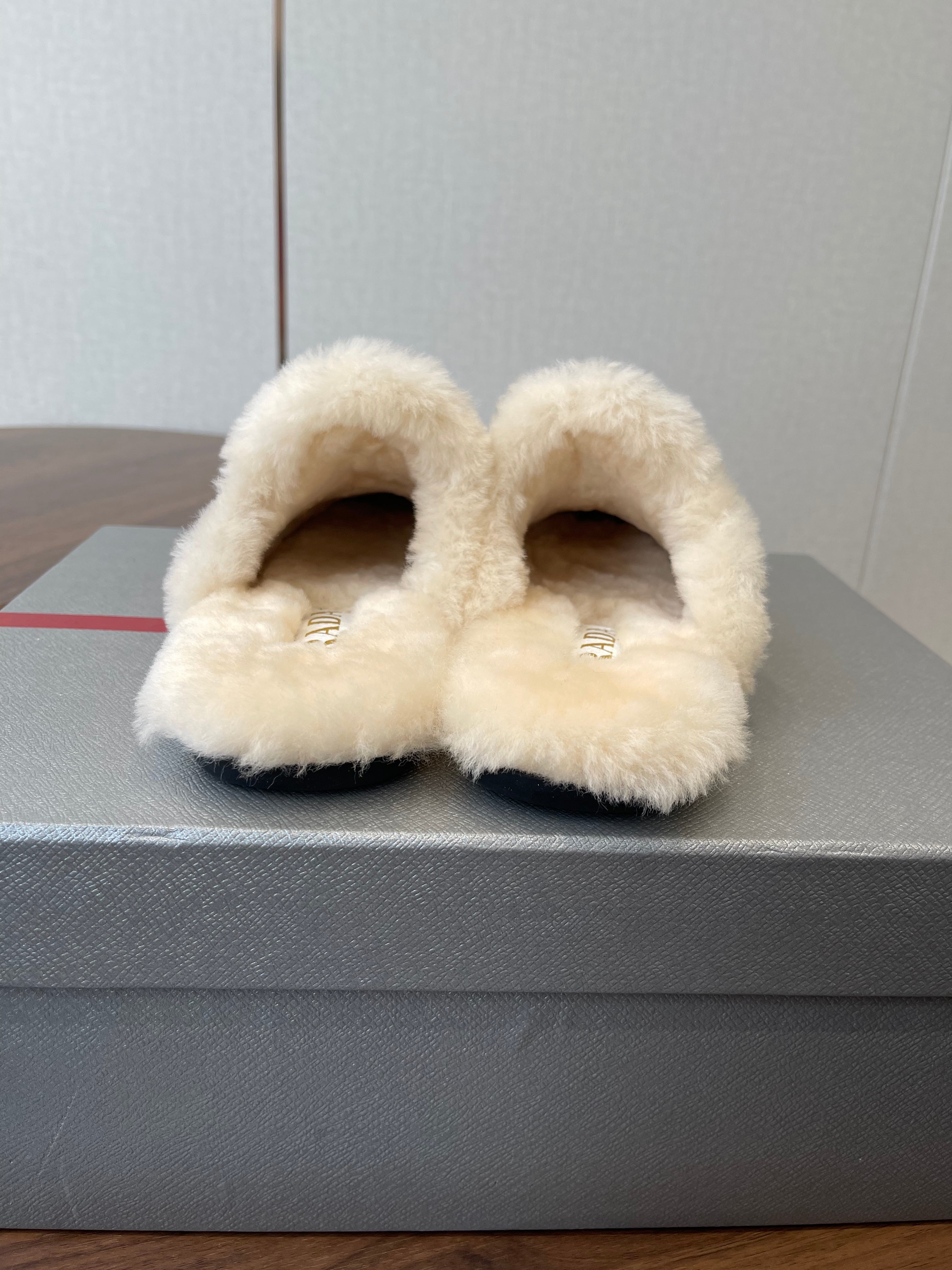 PRADA 25S CLOGS IN BROWN SUEDE FUR-LINED