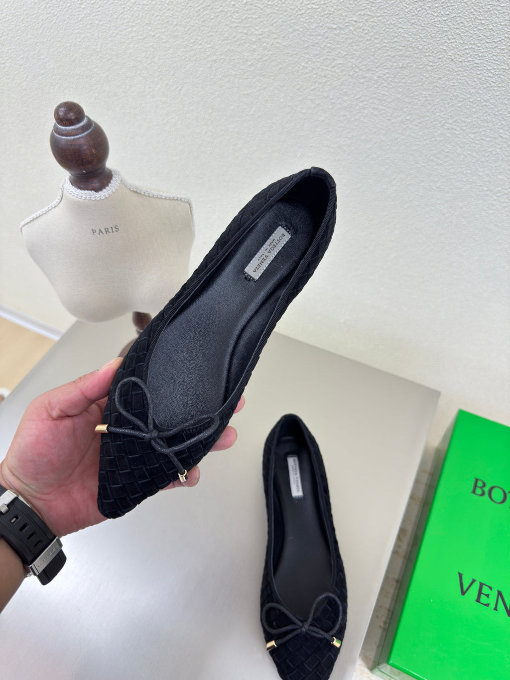 BALLET FLAT IN BLACK INTRECCIATO SUEDE WITH BOW