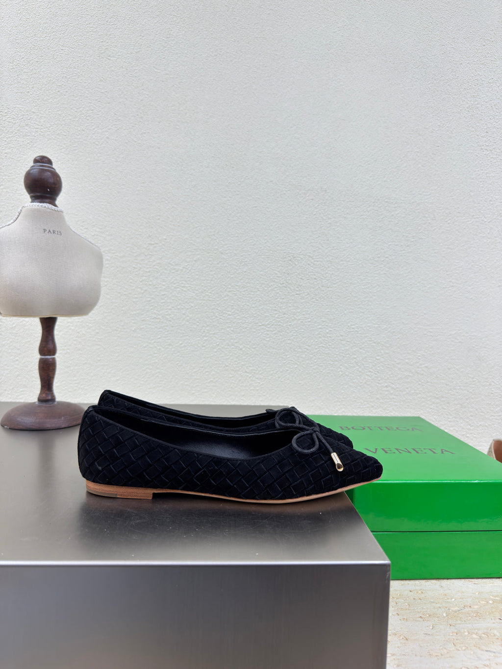 BALLET FLAT IN BLACK INTRECCIATO SUEDE WITH BOW