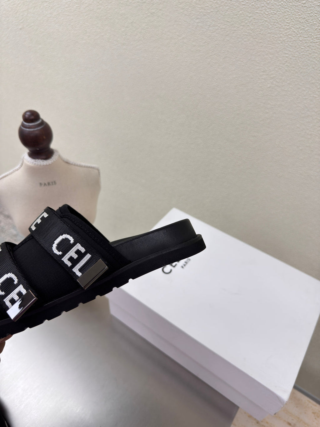 CELINE 25S FLAT SANDALS ARC DE TRIOMPHE IN BLACK CALFSKIN AND CANVAS