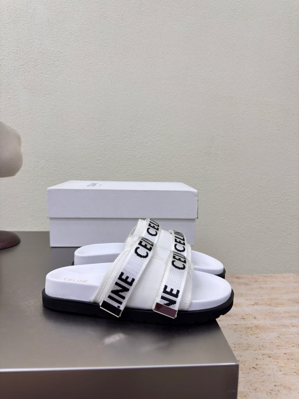 CELINE 25S FLAT SANDALS ARC DE TRIOMPHE IN WHITE CALFSKIN AND CANVAS