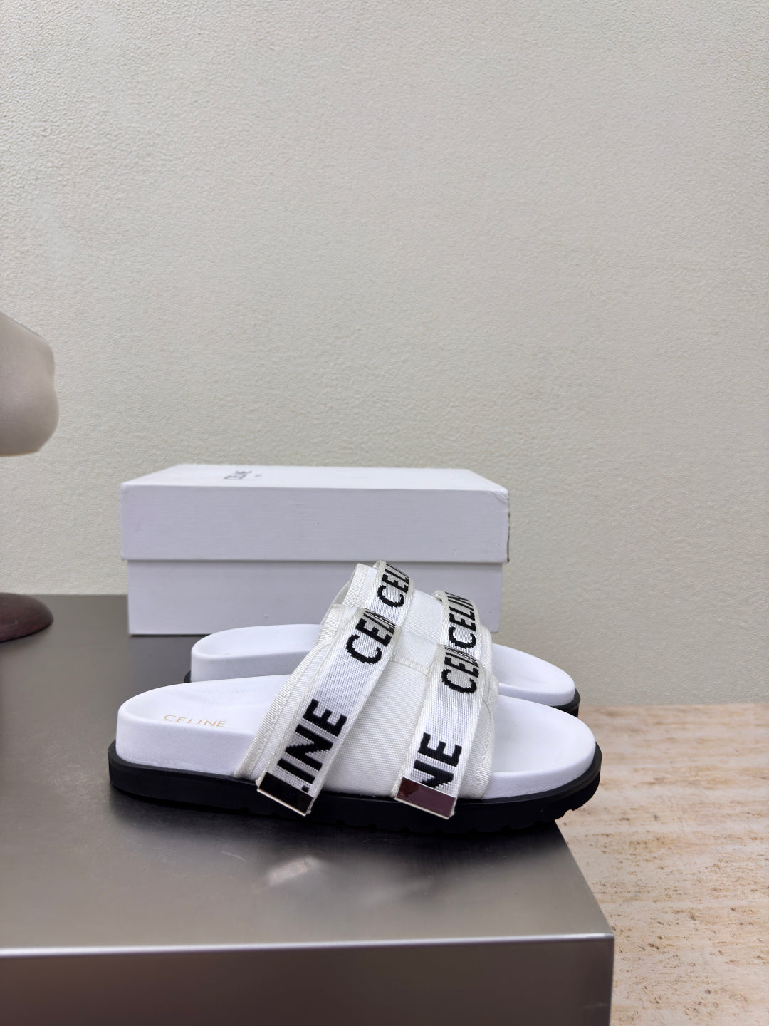 CELINE 25S FLAT SANDALS ARC DE TRIOMPHE IN WHITE CALFSKIN AND CANVAS