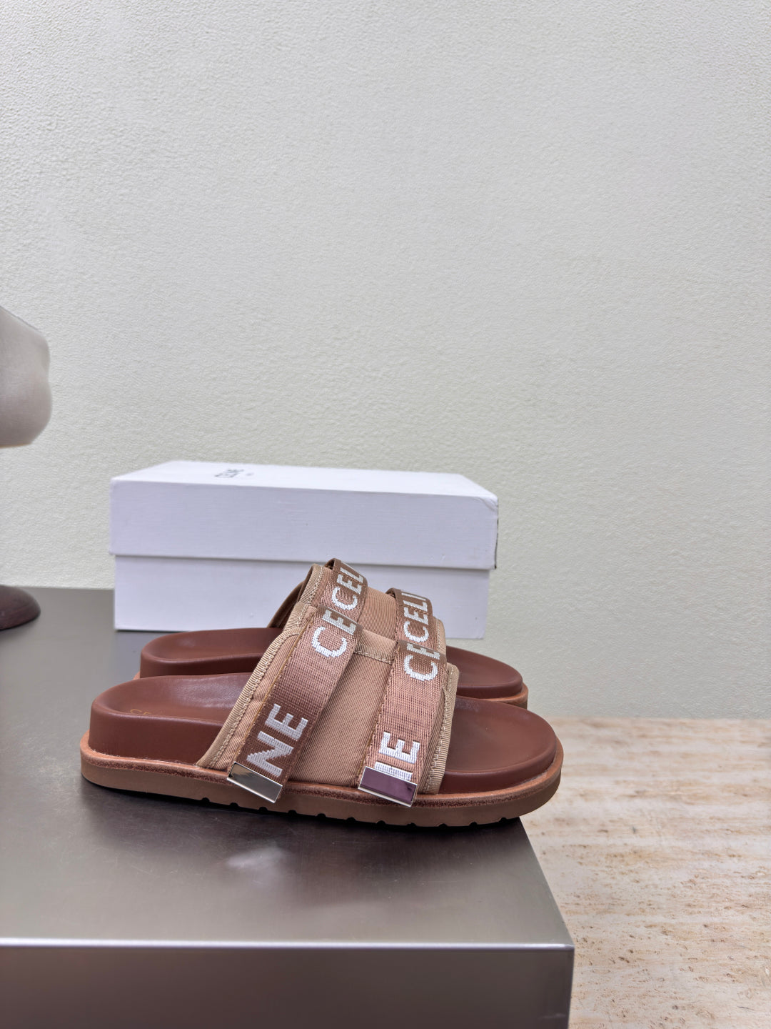CELINE 25S FLAT SANDALS ARC DE TRIOMPHE IN BROWN CALFSKIN AND CANVAS