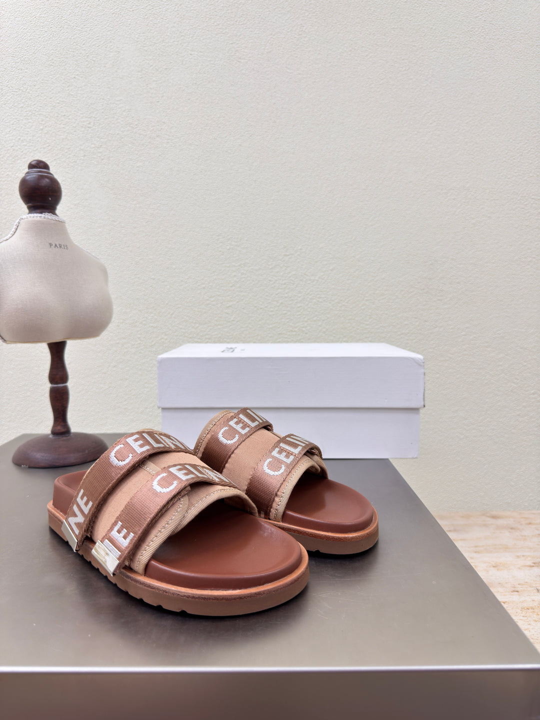 CELINE 25S FLAT SANDALS ARC DE TRIOMPHE IN BROWN CALFSKIN AND CANVAS