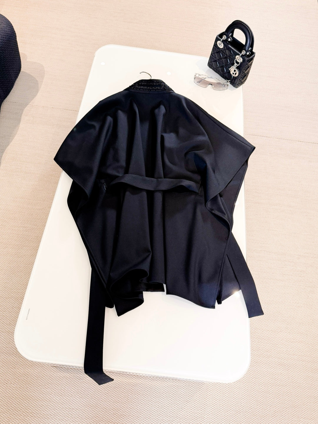 HERMES 25S SEQUIN-EMBROIDERED KNIT CAPE 319