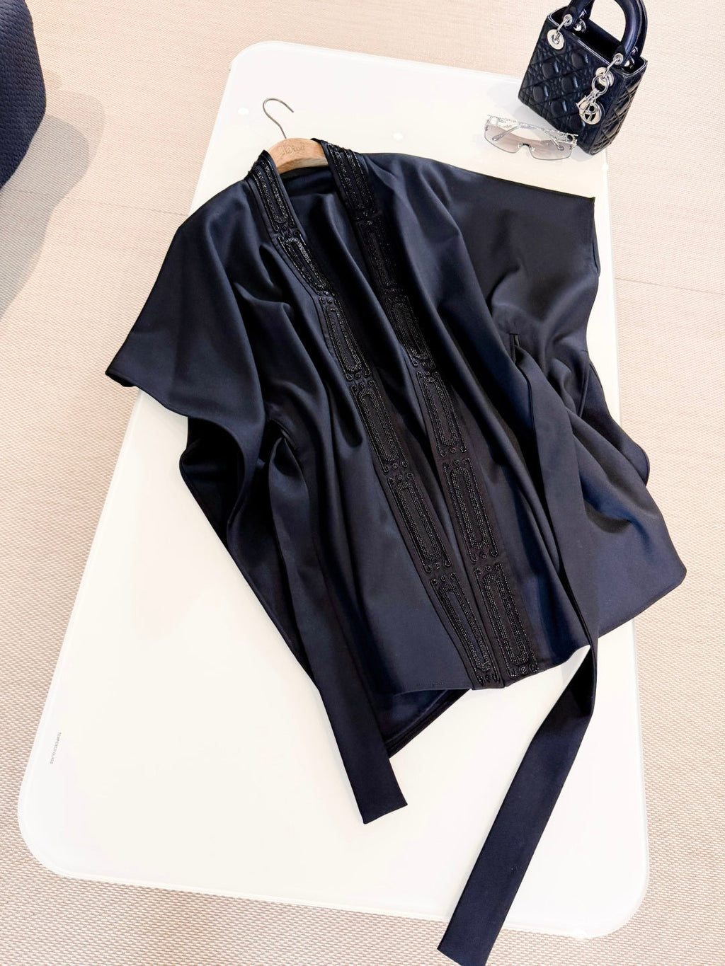 HERMES 25S SEQUIN-EMBROIDERED KNIT CAPE 319