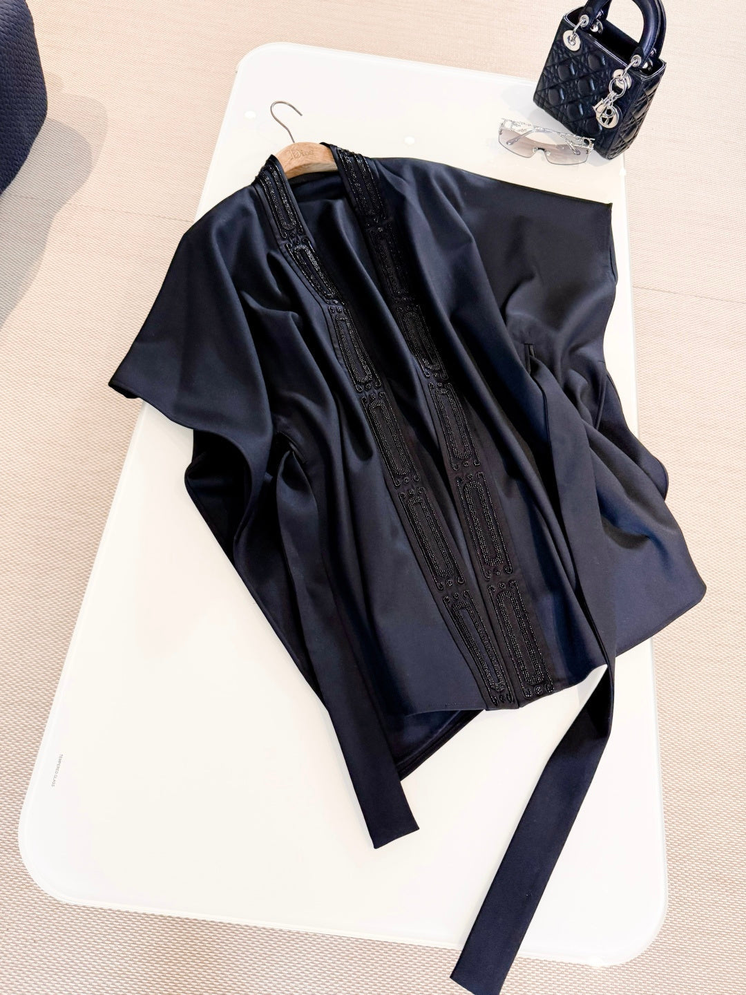 HERMES 25S SEQUIN-EMBROIDERED KNIT CAPE 319