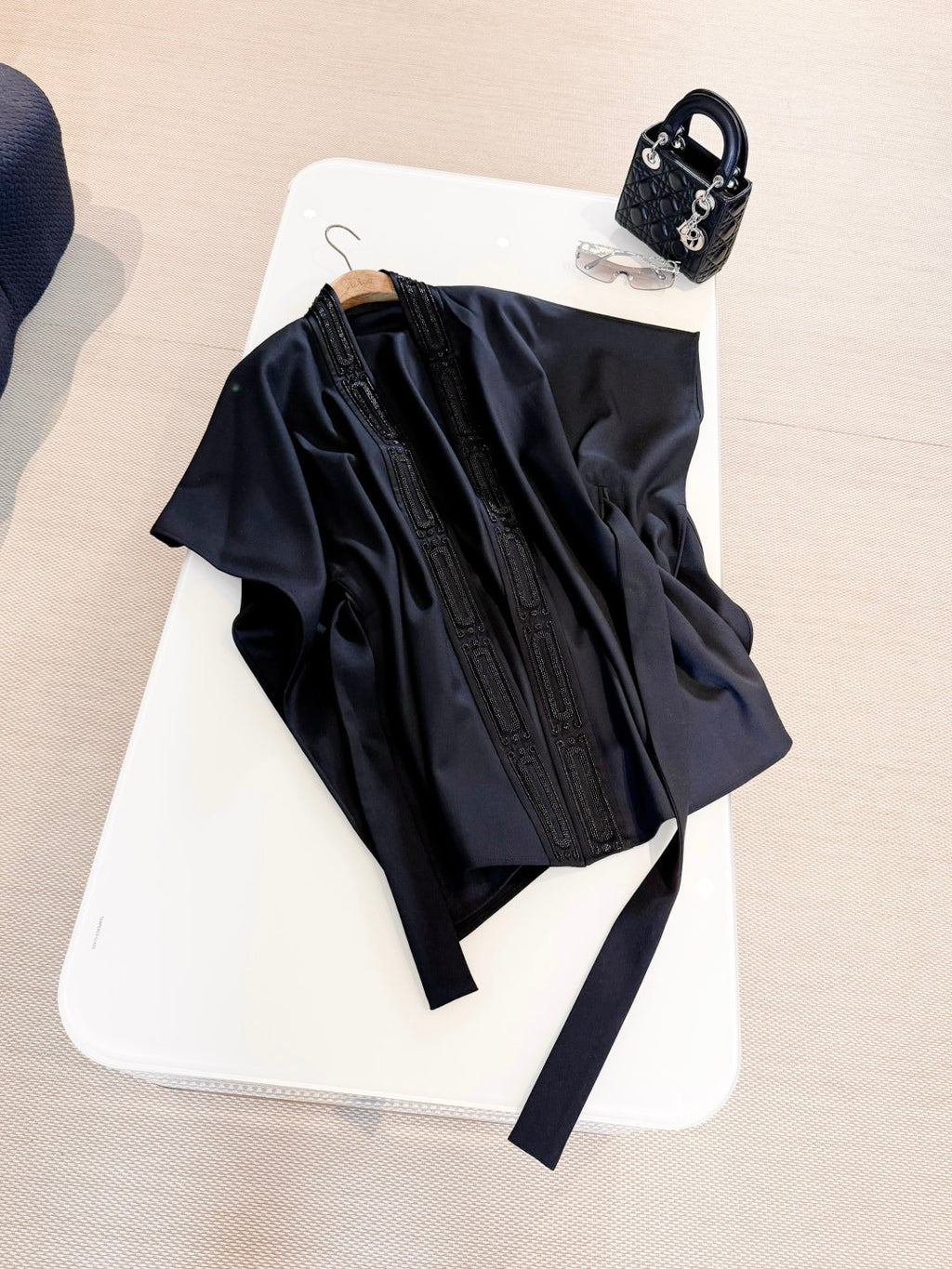 HERMES 25S SEQUIN-EMBROIDERED KNIT CAPE 319