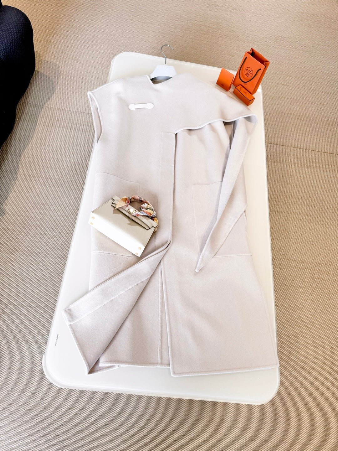 HERMES 25S REVERSIBLE SLEEVELESS COAT 258