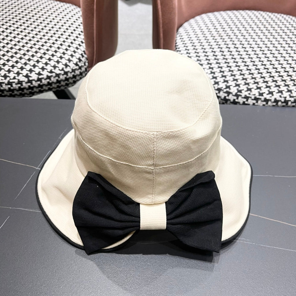 BUCKET HAT MODEL 650289 IN WHITE FABRIC