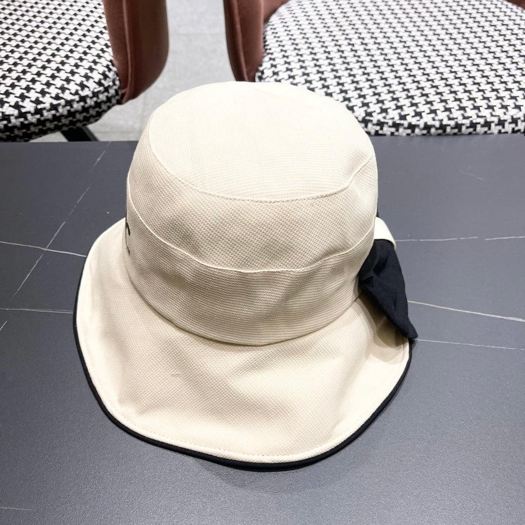 BUCKET HAT MODEL 650289 IN WHITE FABRIC