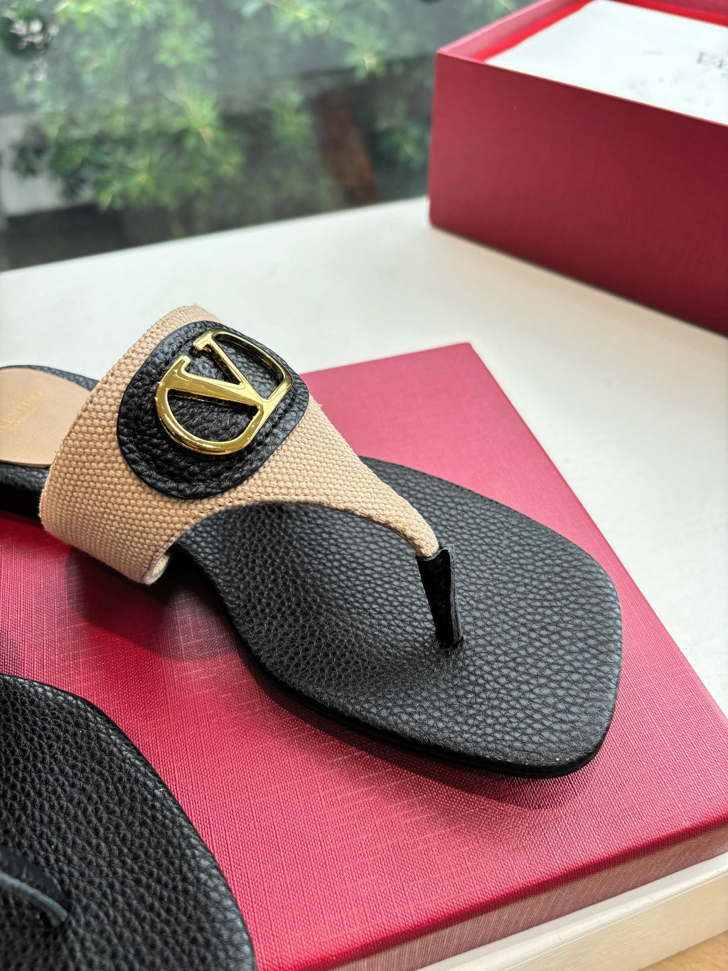 VLTN THONG SANDALS 25S IN BLACK MIX BEIGE LAMBSKIN WITH GOLD HARDWARE