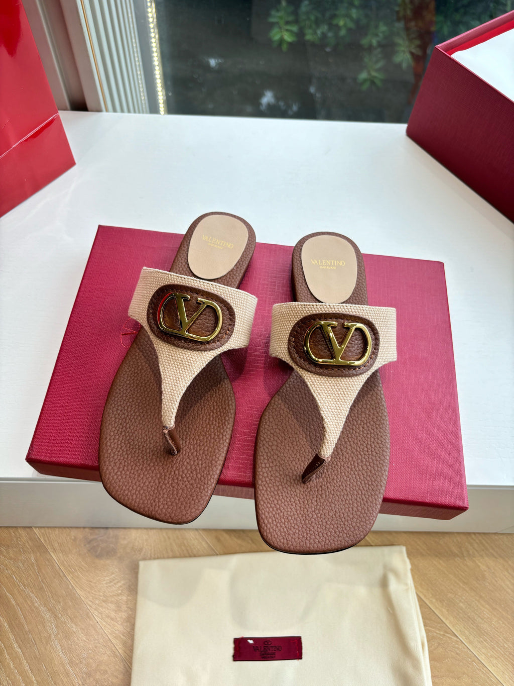 VLTN THONG SANDALS 25S IN BROWN MIX BEIGE LAMBSKIN WITH GOLD HARDWARE
