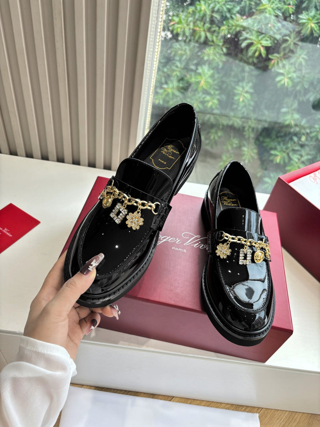 ROGER VIVIER 25S RANGERS CHAIN LOAFER IN BLACK GLOSSY CALFSKIN