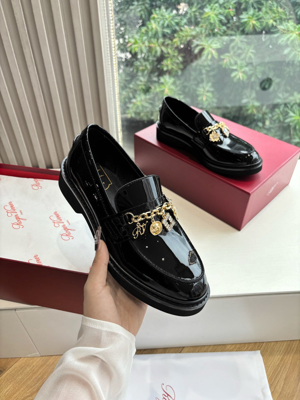 ROGER VIVIER 25S RANGERS CHAIN LOAFER IN BLACK GLOSSY CALFSKIN