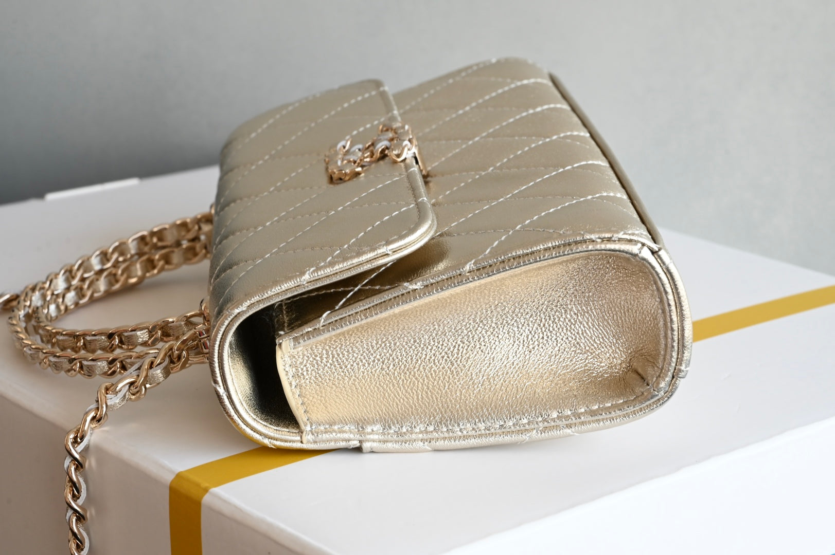 CHANEL 25S KELLY 18 CM IN GOLD LAMBSKIN