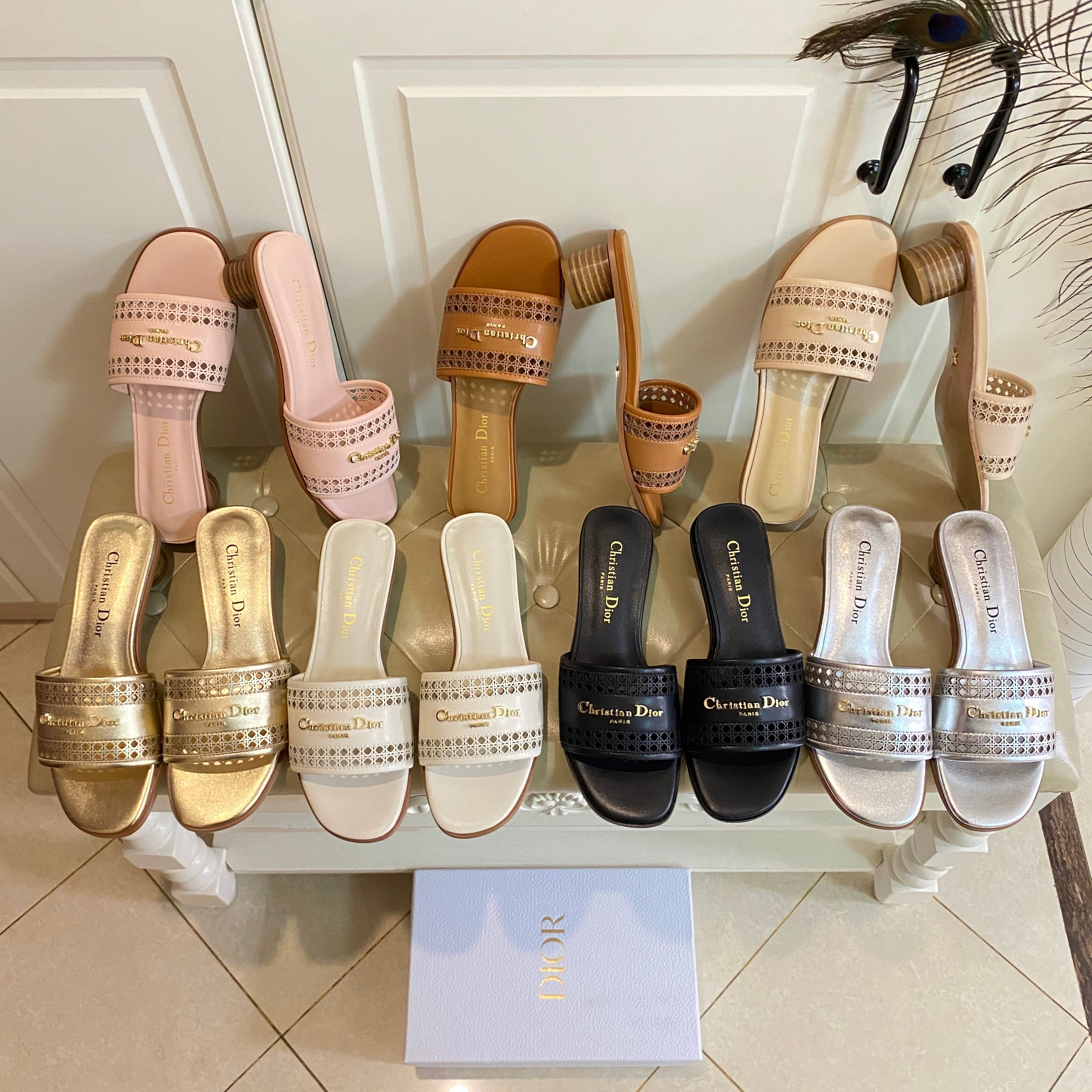 DWAY HEELED SLIDE IN BLACK CALFSKIN WITH GOLD LOGO