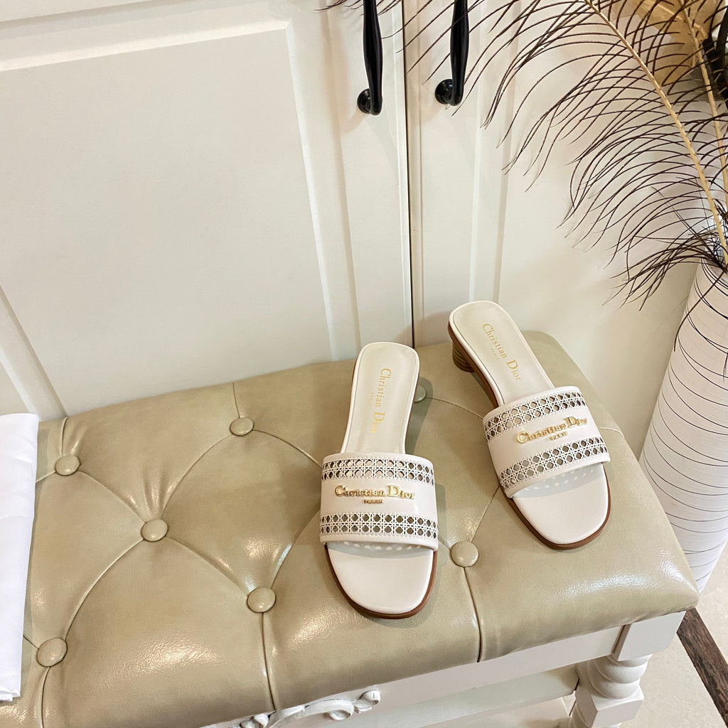 DWAY HEELED SLIDE IN WHITE CALFSKIN WITH GOLD LOGO