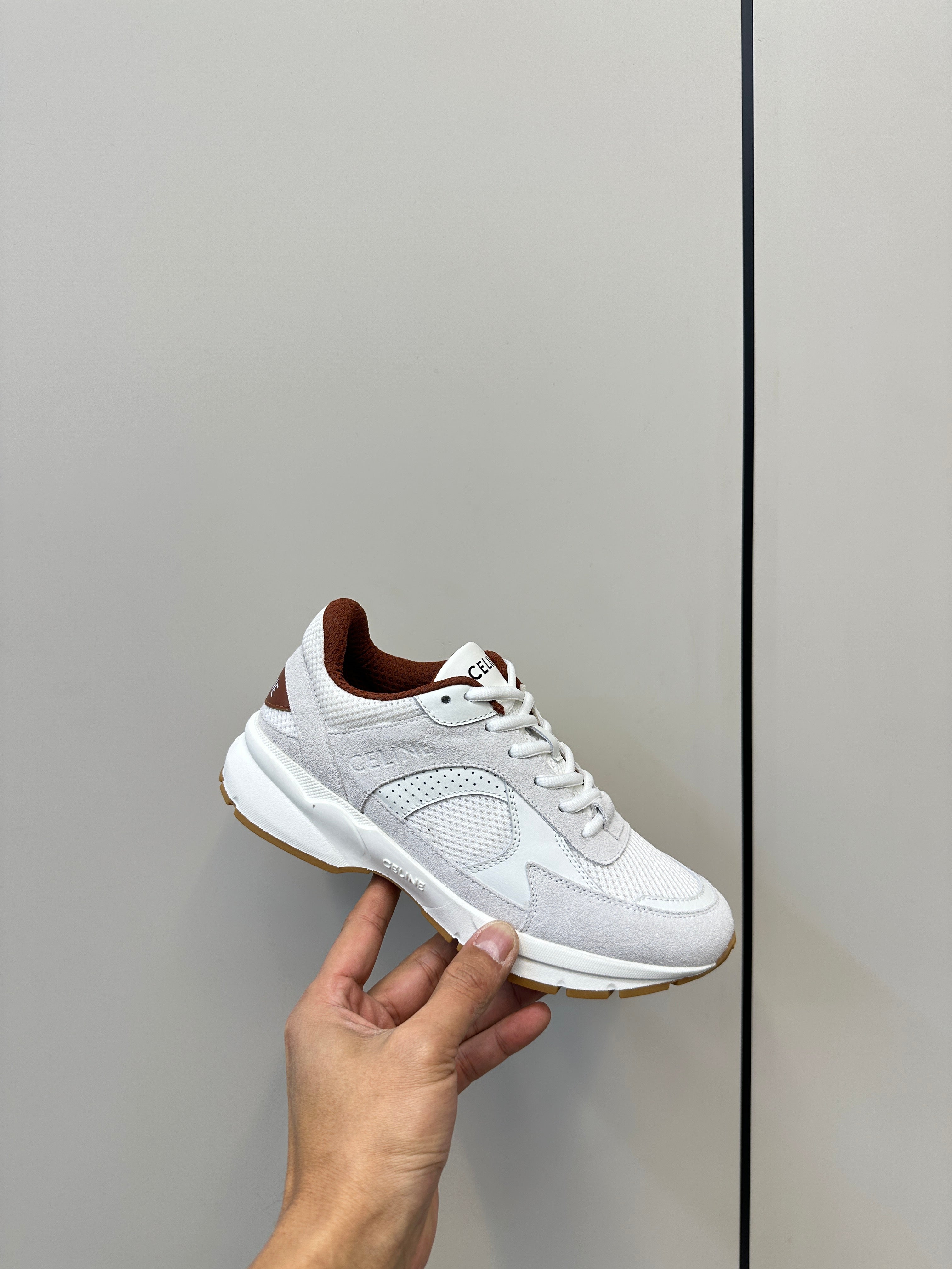 RUNNER CR-03 LOW LACE-UP PALE GRAY SUEDE AND WHITE CALFSKIN