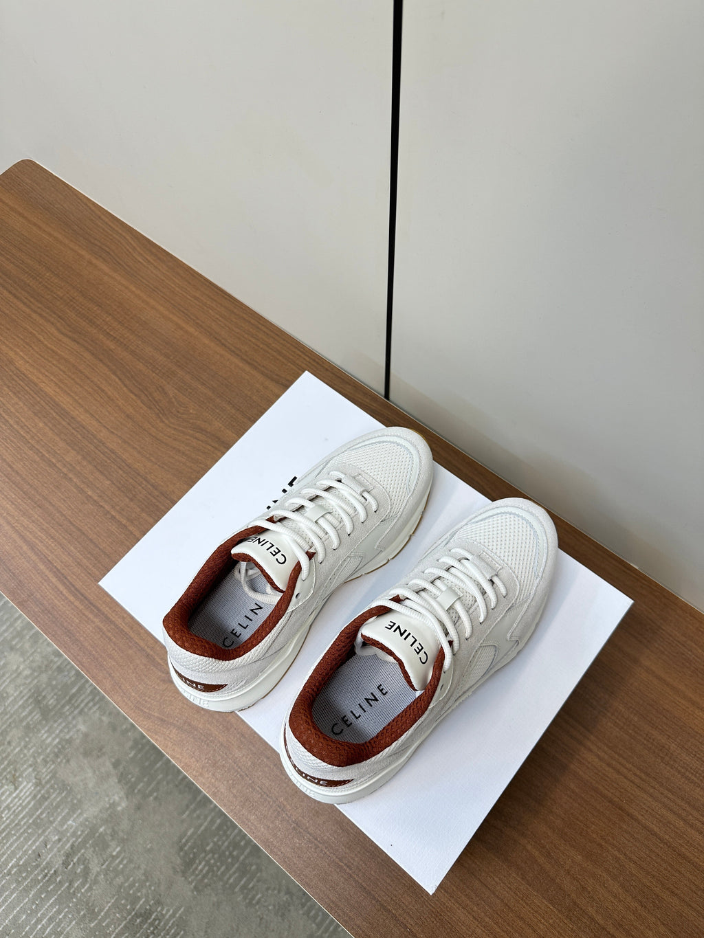 RUNNER CR-03 LOW LACE-UP PALE GRAY SUEDE AND WHITE CALFSKIN