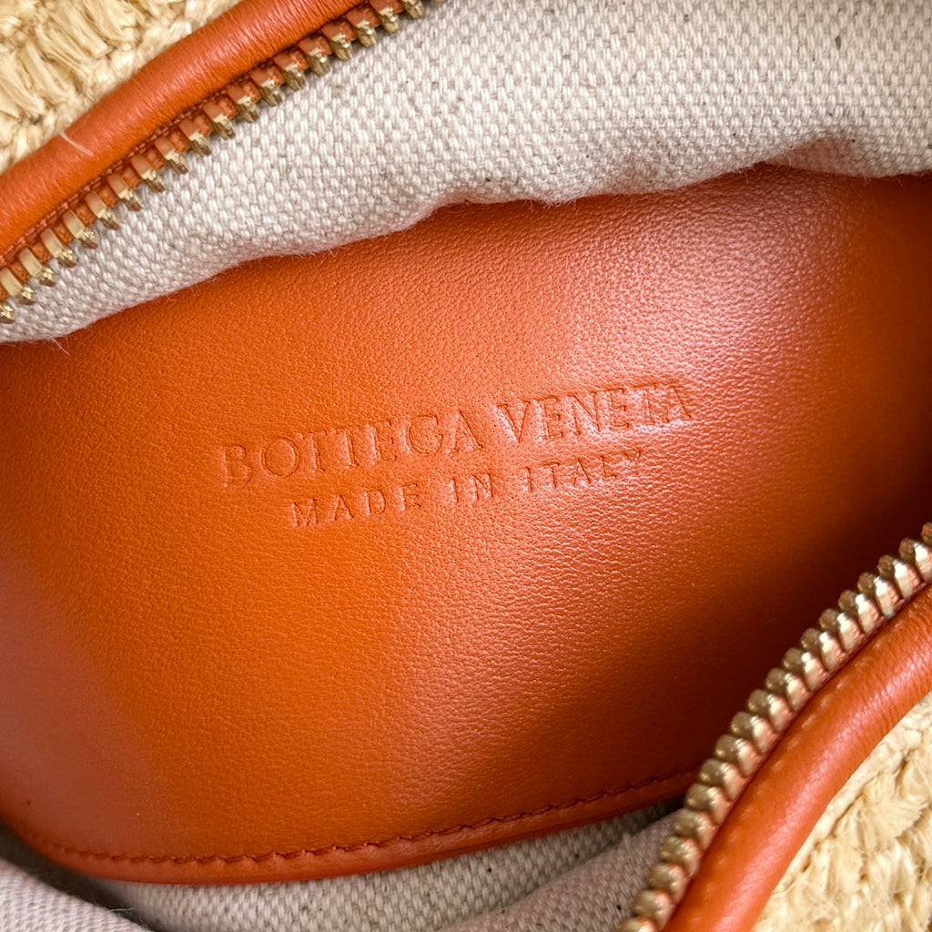 BOTTEGA VENETA 25S LOOP BAG 19 IN BURNT ORANGE RAFFIA AND CALFSKIN