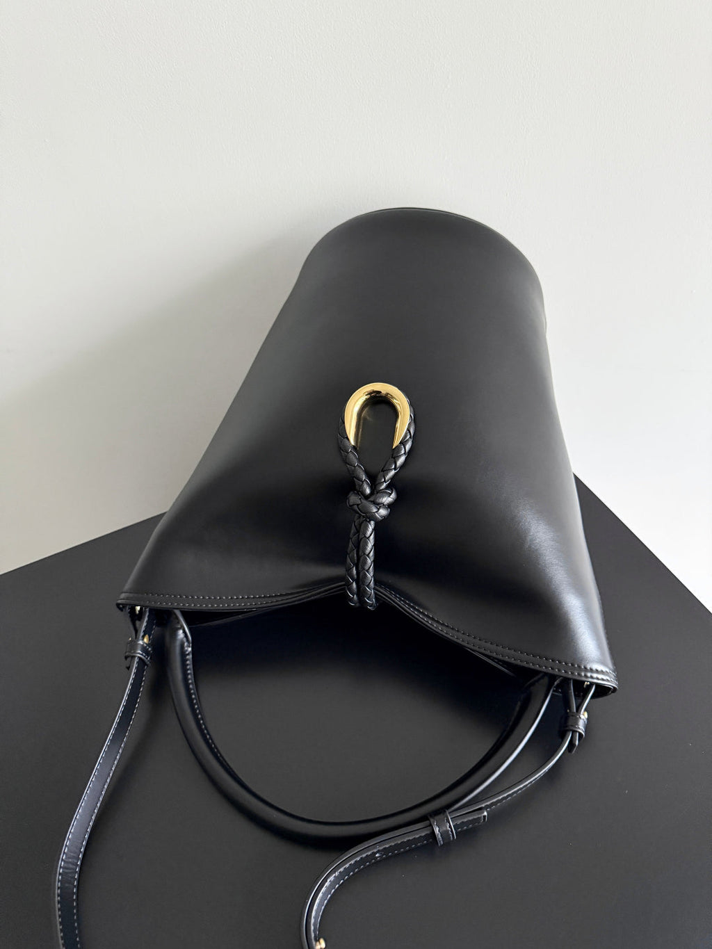 BOTTEGA VENETA 25S MEDIUM LIBERTA 30 IN BLACK CALFSKIN GOLD HARDWARE