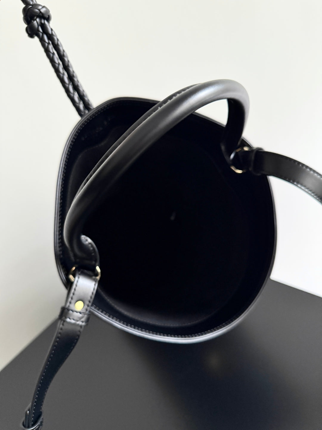 BOTTEGA VENETA 25S MEDIUM LIBERTA 30 IN BLACK CALFSKIN GOLD HARDWARE