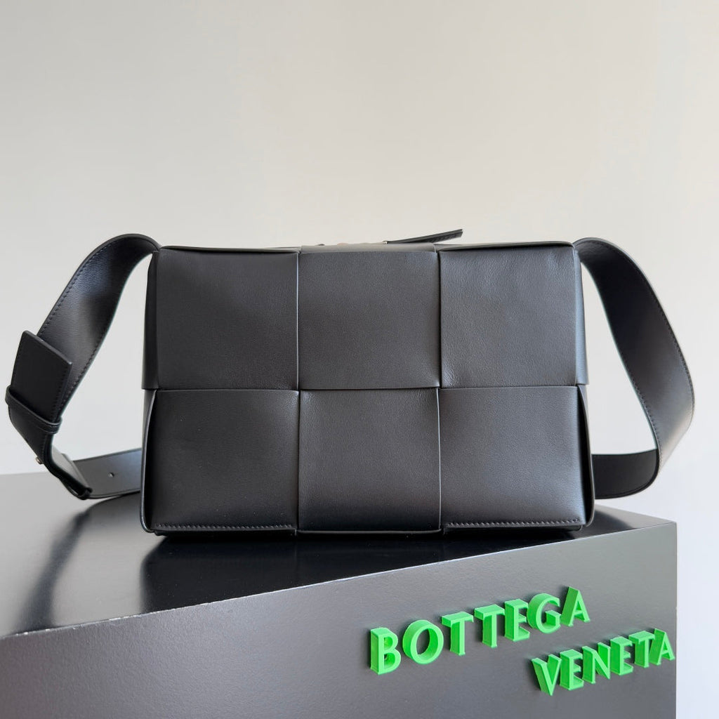 BOTTEGA VENETA 25S ARCO BAG 28 IN BLACK CALFSKIN SILVER HARDWARE