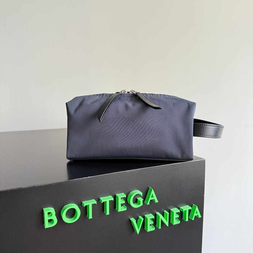 BOTTEGA VENETA 25S TOKYO SMALL WASHBAG 20 IN SHADOW NYLON
