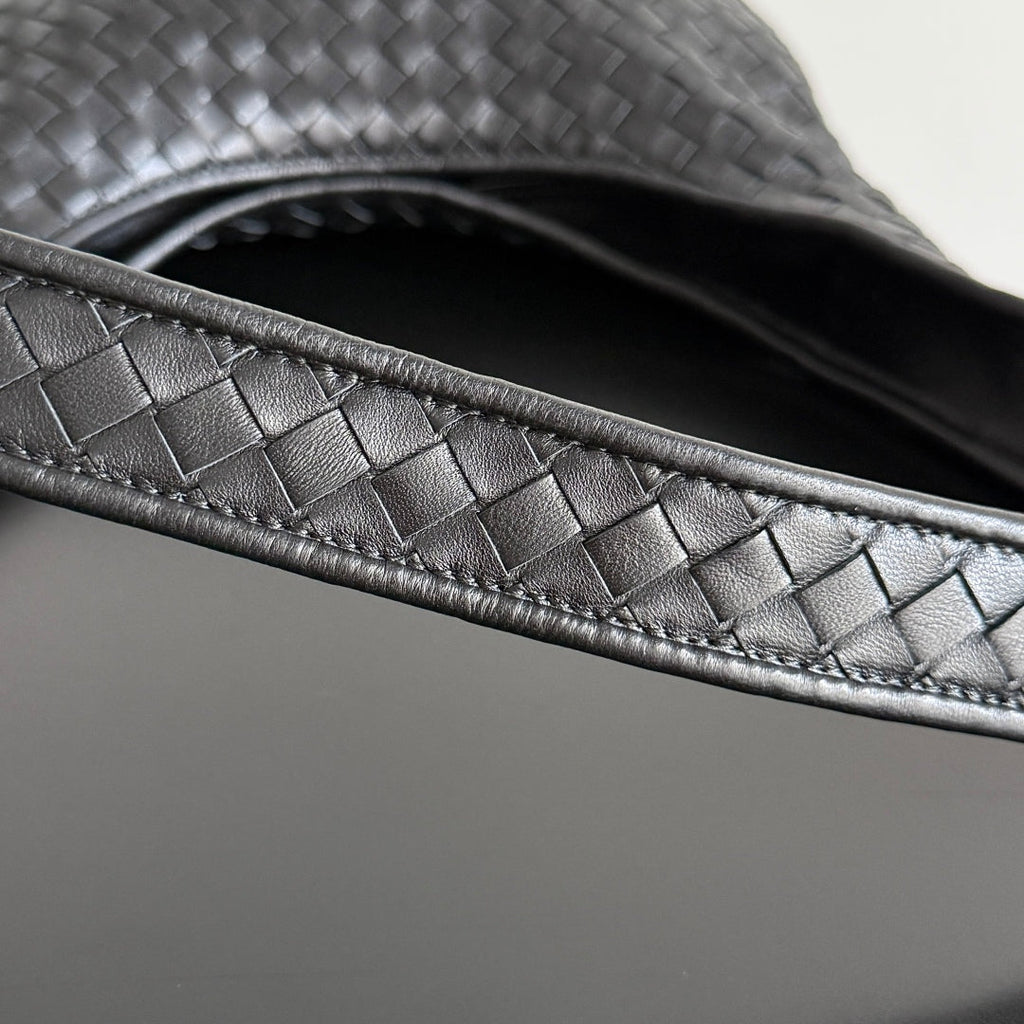 BOTTEGA VENETA 25S VENETO BAG 27 IN BLACK CALFSKIN SILVER HARDWARE