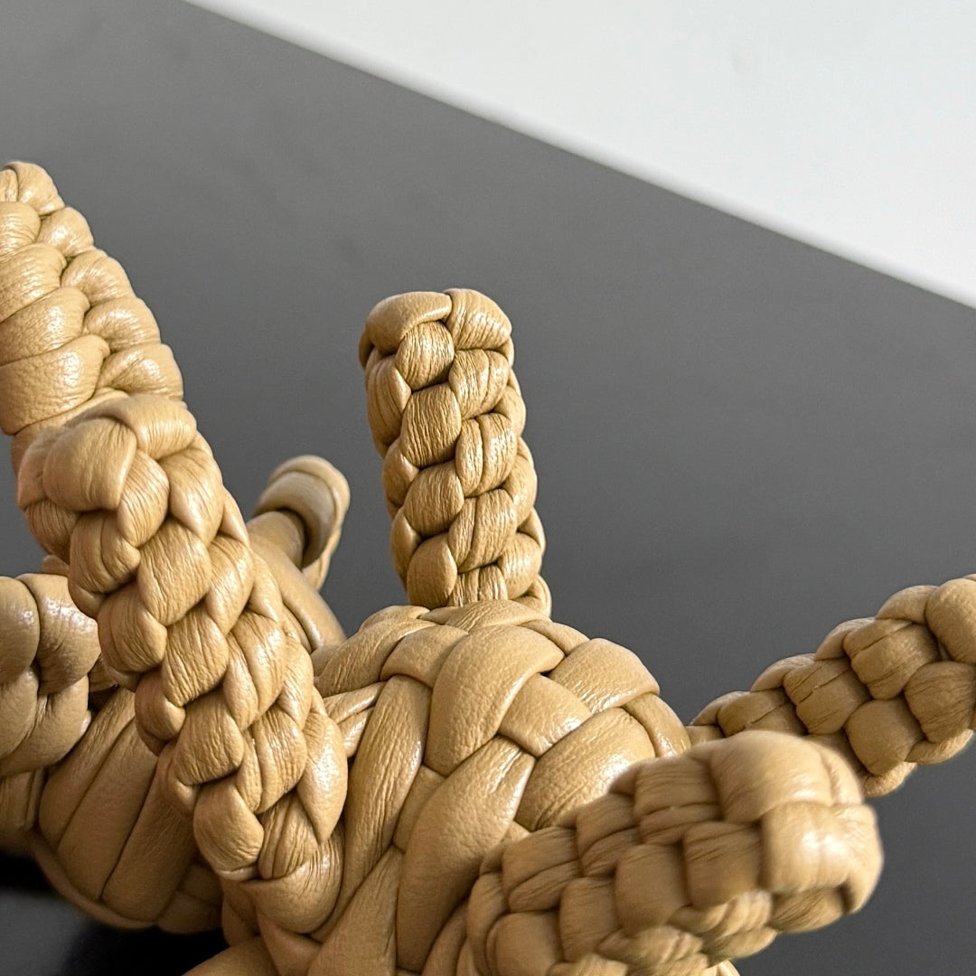 BOTTEGA VENETA 25S DAMEN ELEPHANT CHARM IN WARM GOLDENROD CALFSKIN