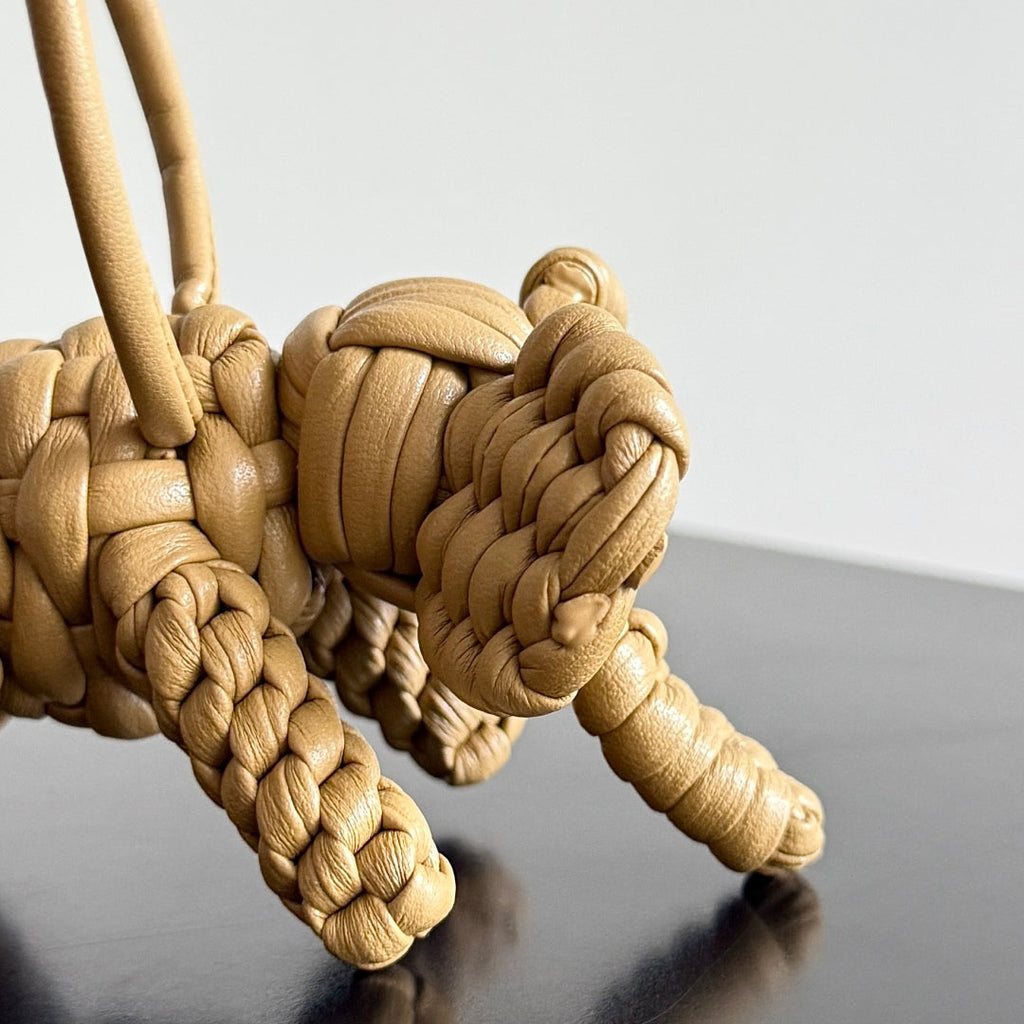 BOTTEGA VENETA 25S DAMEN ELEPHANT CHARM IN WARM GOLDENROD CALFSKIN