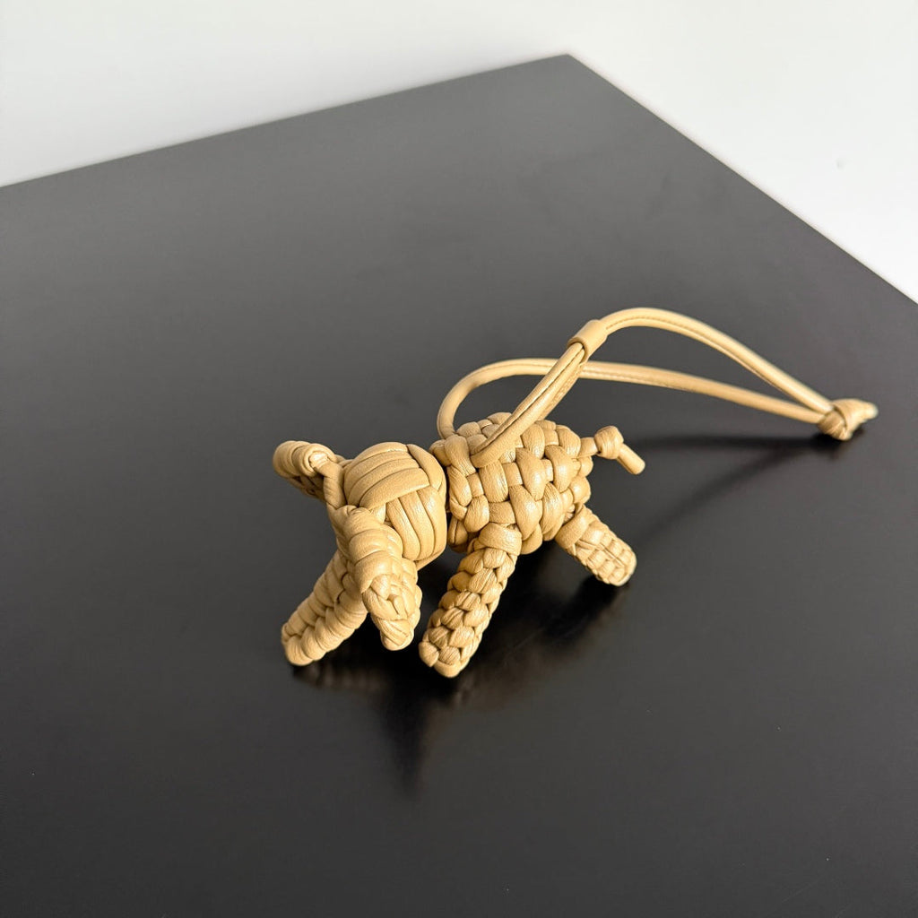 BOTTEGA VENETA 25S DAMEN ELEPHANT CHARM IN WARM GOLDENROD CALFSKIN