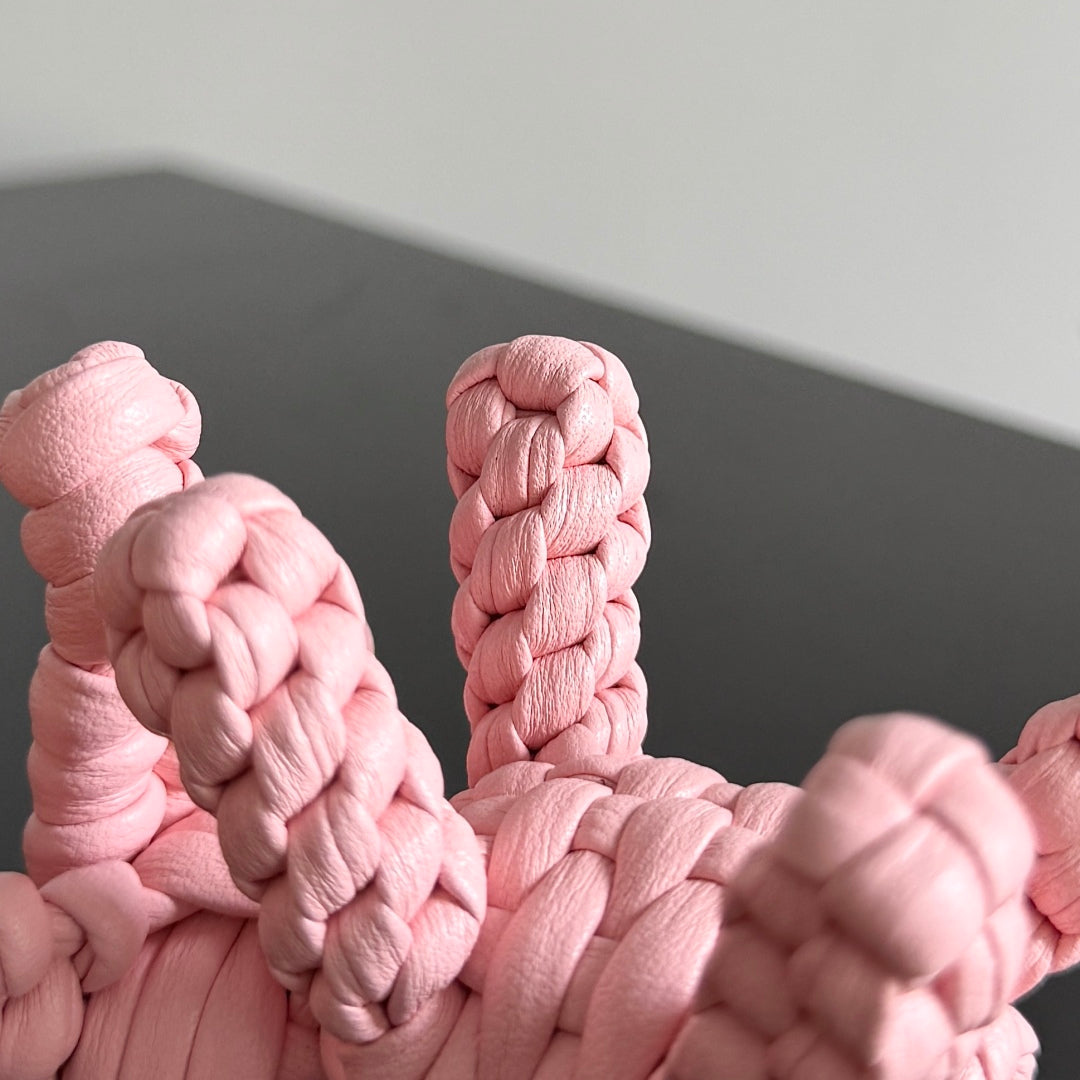 BOTTEGA VENETA 25S DAMEN ELEPHANT CHARM IN BABY PINK CALFSKIN