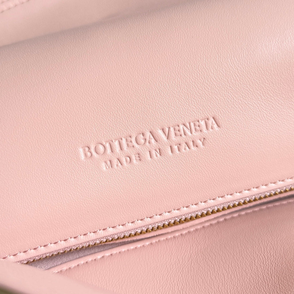 BOTTEGA VENETA 25S MEDIUM LIBERTA BAG 30 IN OLIVE GREEN CALFSKIN