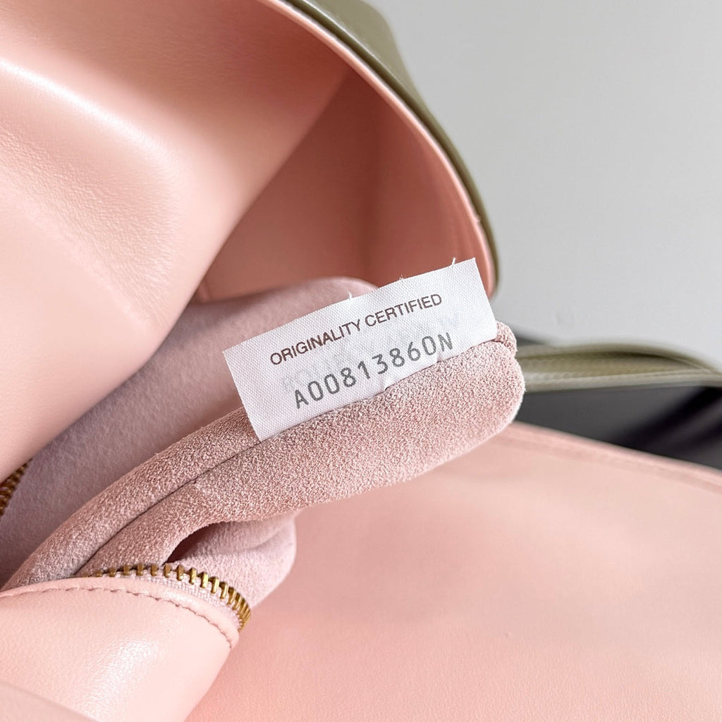 BOTTEGA VENETA 25S MEDIUM LIBERTA BAG 30 IN OLIVE GREEN CALFSKIN