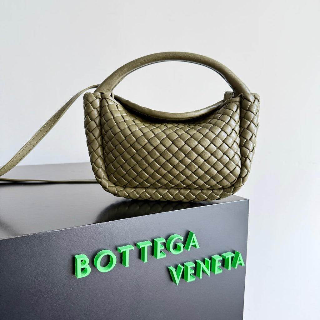 BOTTEGA VENETA 25S COBBLE BAG 23 IN ARMY GREEN CALFSKIN