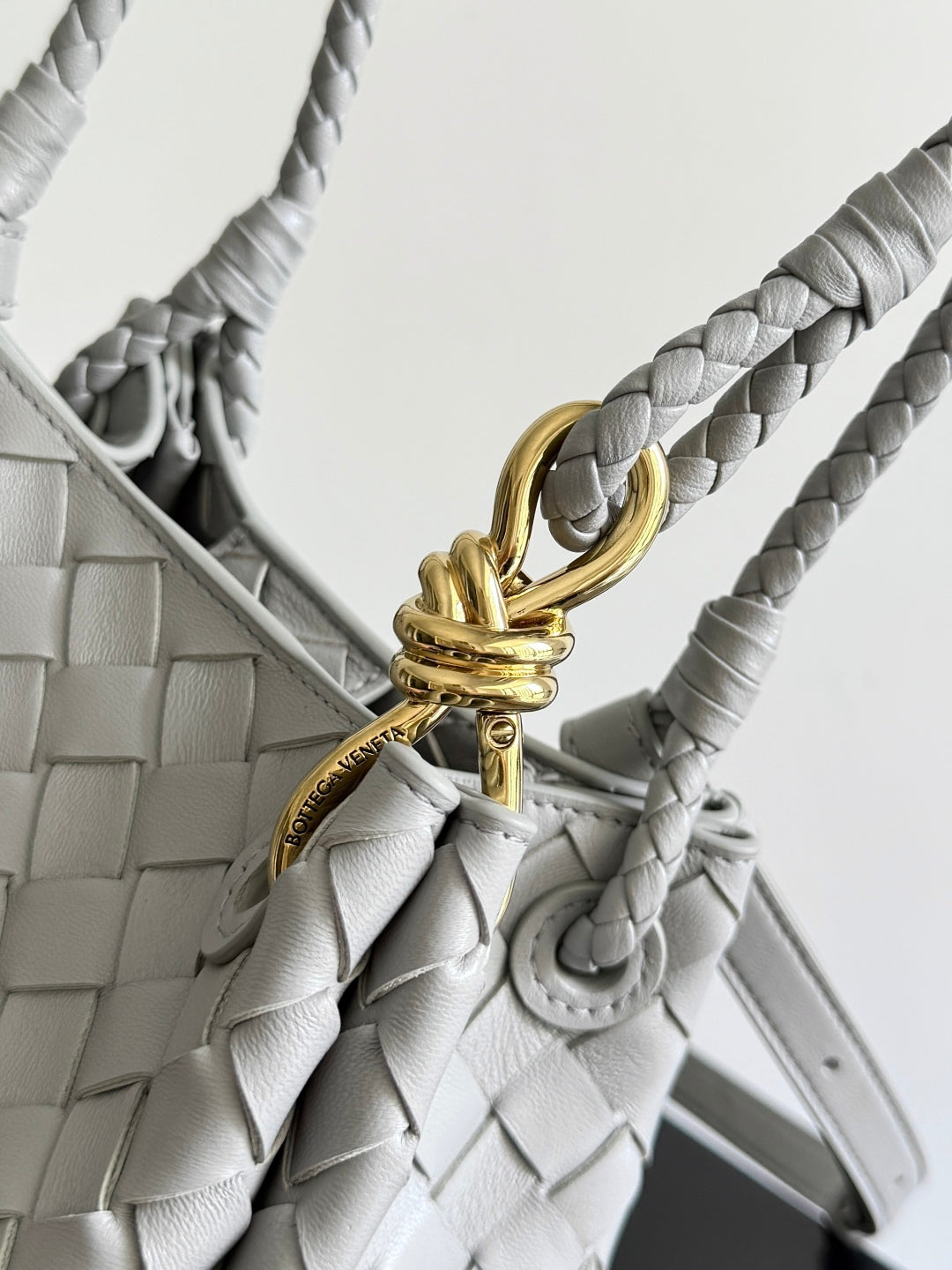 BOTTEGA VENETA 25S SMALL PARACHUTE 21 IN LIGHT GRAY CALFSKIN GOLD HARDWARE