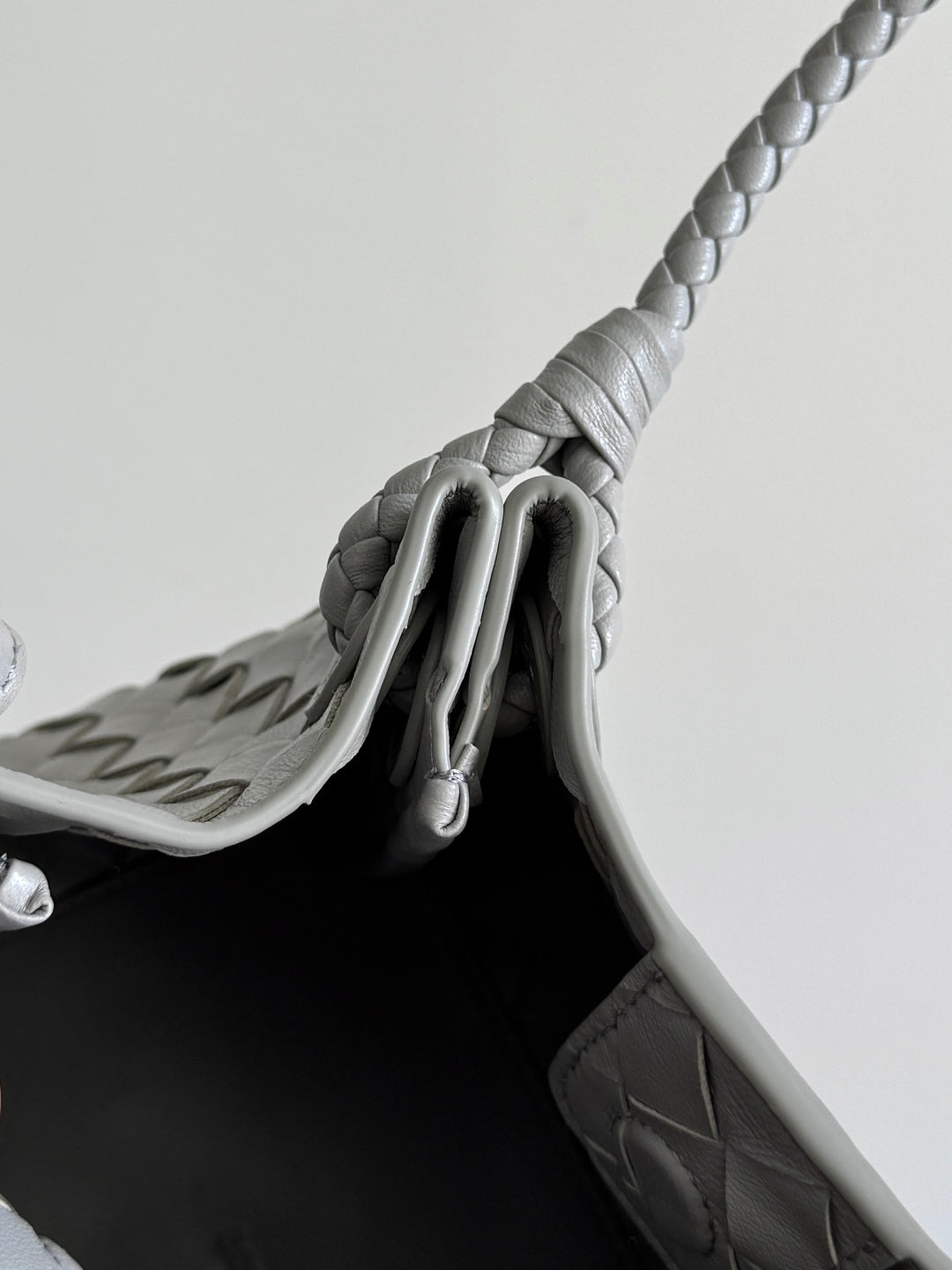 BOTTEGA VENETA 25S SMALL PARACHUTE 21 IN LIGHT GRAY CALFSKIN GOLD HARDWARE