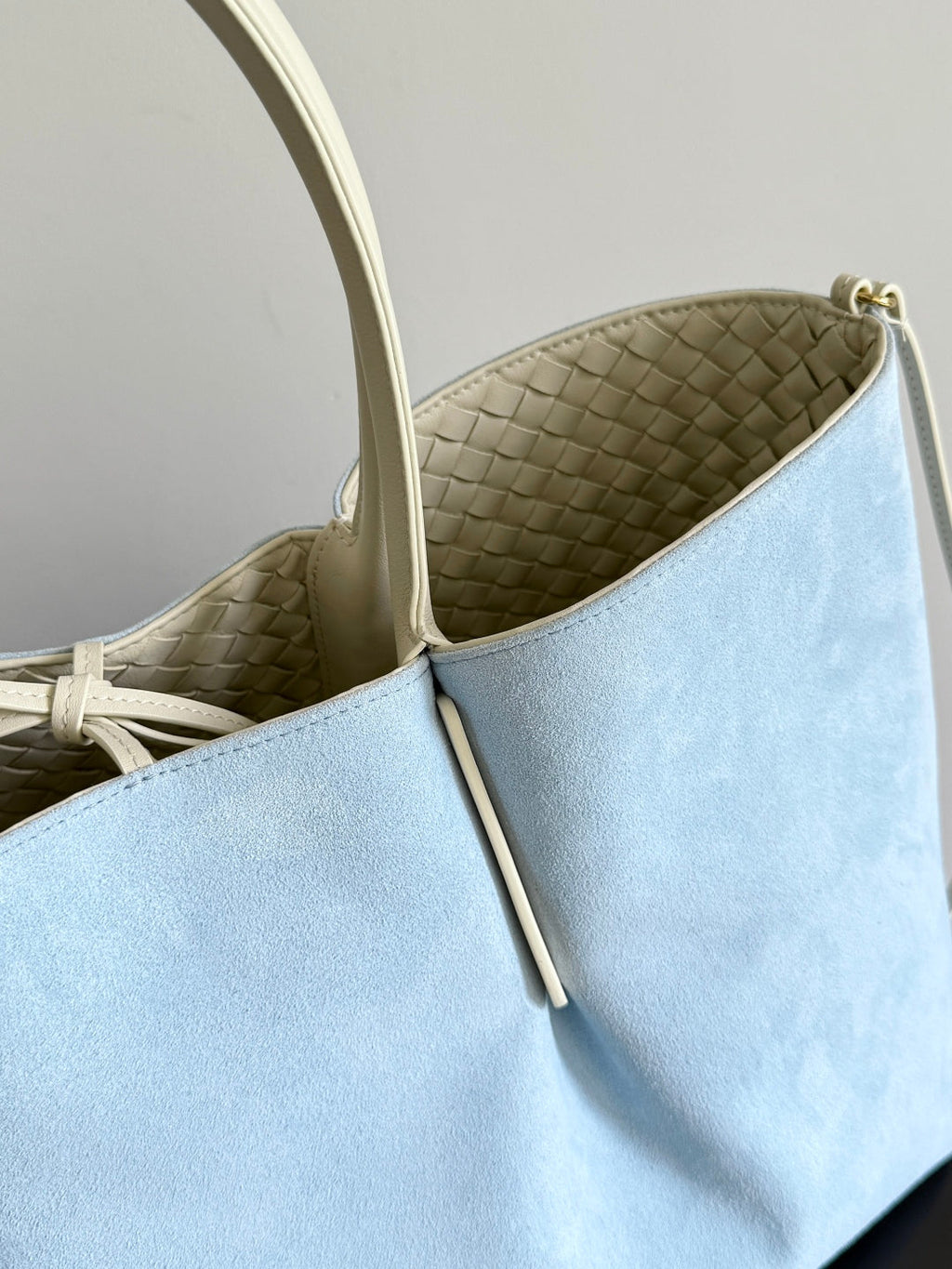 BOTTEGA VENETA 25S PINACOTECA BAG 43 IN IVORY CALFSKIN