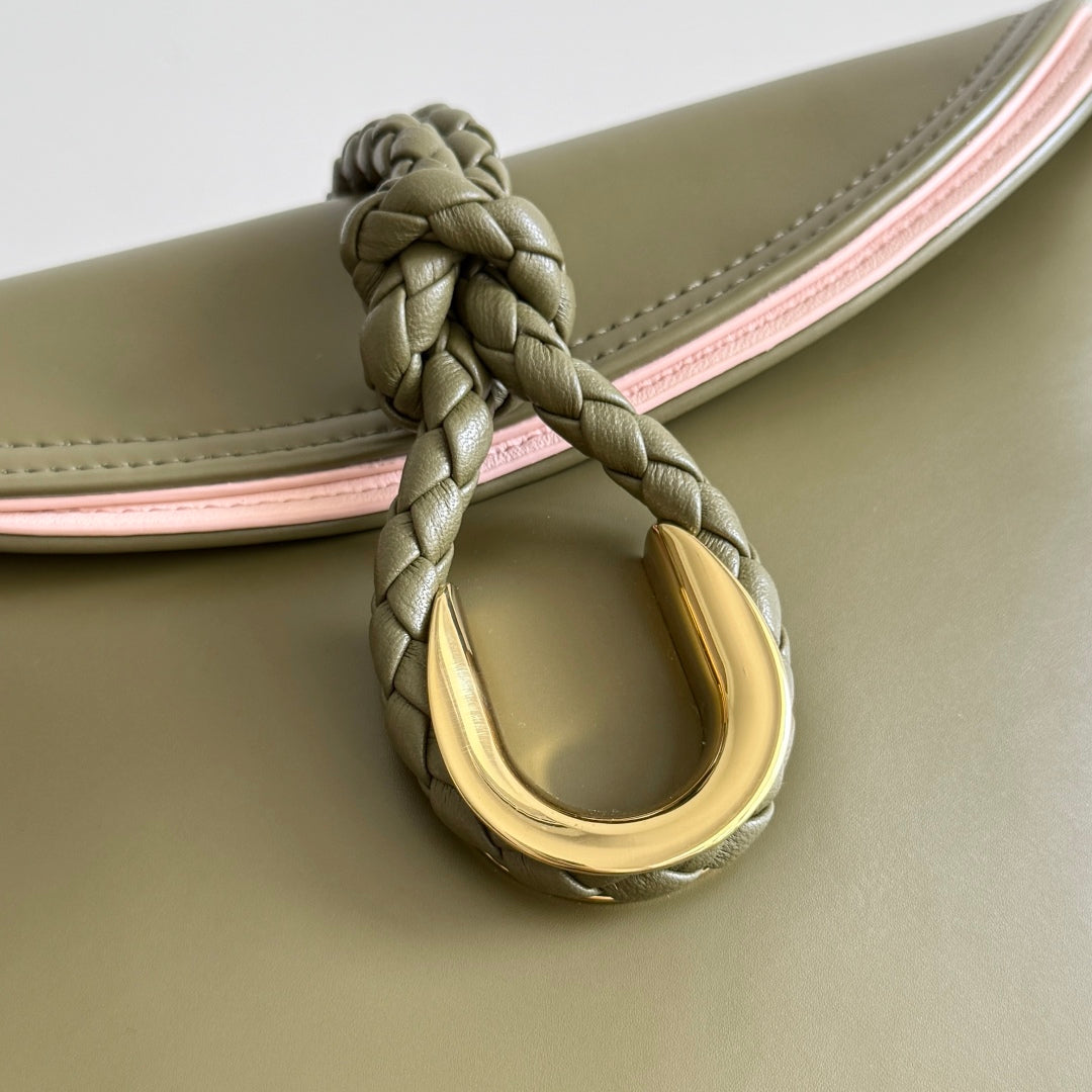 BOTTEGA VENETA 25S MEDIUM LIBERTA BAG 27 IN OLIVE GREEN CALFSKIN GOLD HARDWARE