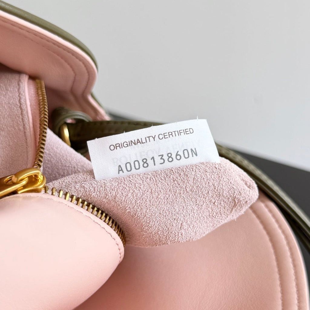 BOTTEGA VENETA 25S MEDIUM LIBERTA BAG 27 IN OLIVE GREEN CALFSKIN GOLD HARDWARE