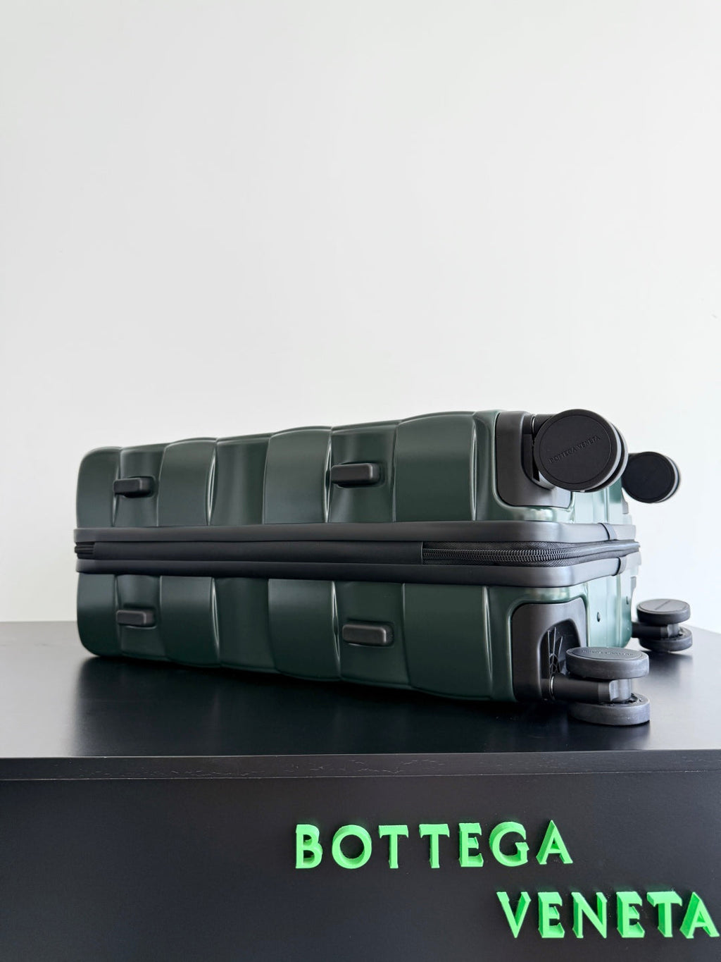 BOTTEGA VENETA 25S ODYSSEY CABIN 3D INTRECCIO PATTERN LUGGAGE 55 IN OLIVE GREEN CALFSKIN